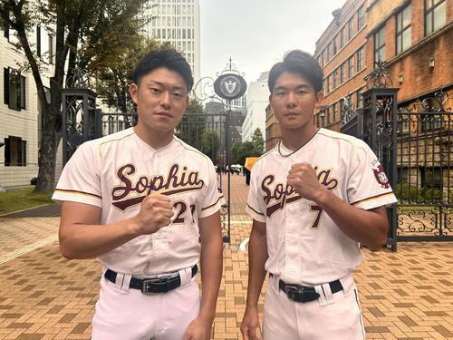 志望届を出した上智の正木悠馬投手（左）と小出朗大（撮影・平山連）