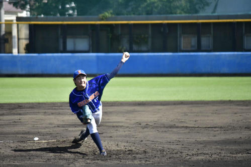 試合形式のチーム練習に参加する鷺宮製作所・竹丸