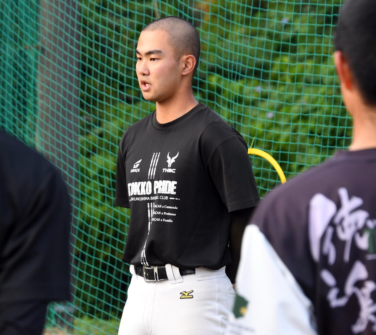 ミーティングで話をする徳之島高・嶋田主将（撮影・山田愛斗）