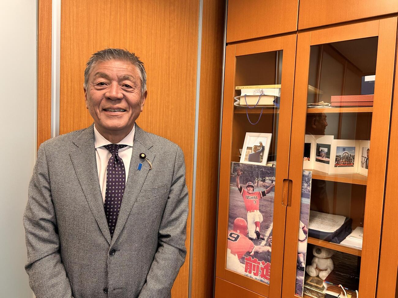「健康は最大の社会保障」と訴える日本維新の会の青島健太参院議員は、スポーツを通じて日本を健康にしたいという思いを持って政治活動に励んでいる（撮影・平山連）