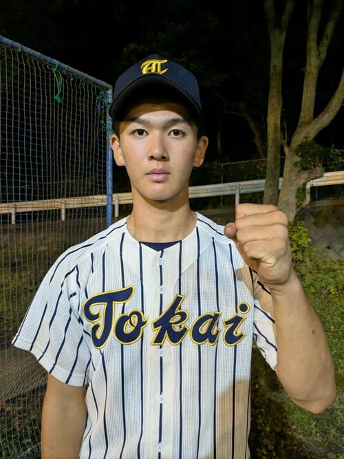 夏の大会での活躍を誓い、ガッツポーズを見せる東海大相模・竹内球太