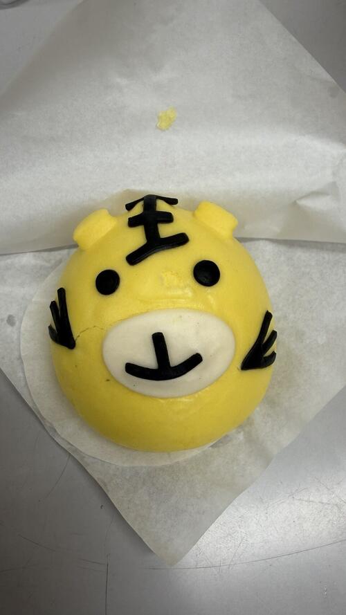 虎の顔の形がかわいいトラまん(撮影・磯綾乃)