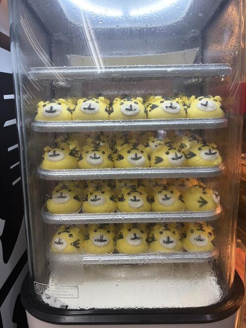 虎の顔の形がかわいい「トラまん」。並んでいる様子は思わず写真を撮りたくなる(撮影・磯綾乃)