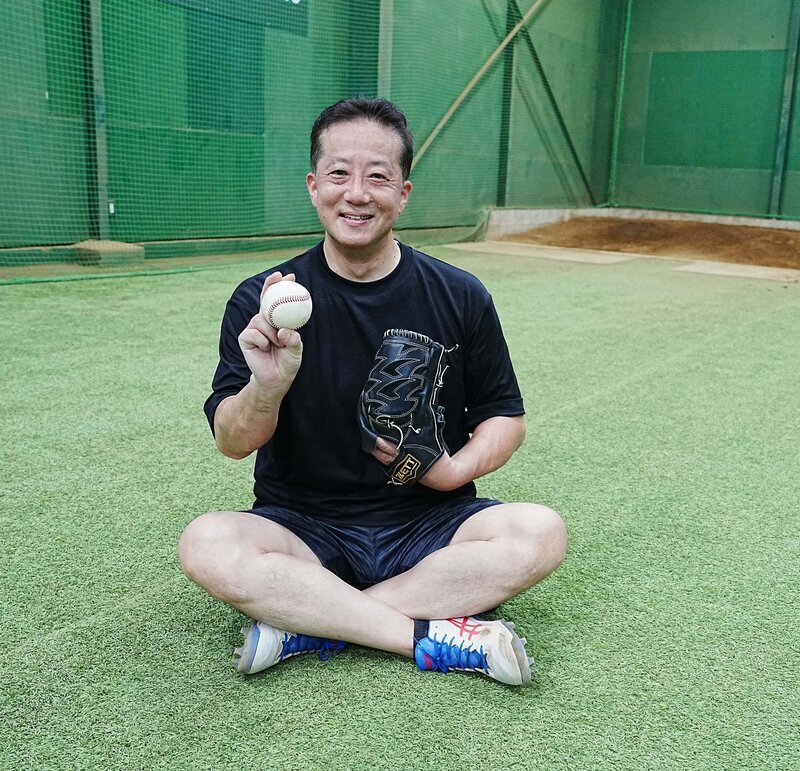 笑顔の小澤秀寿さん（撮影・小沢裕）