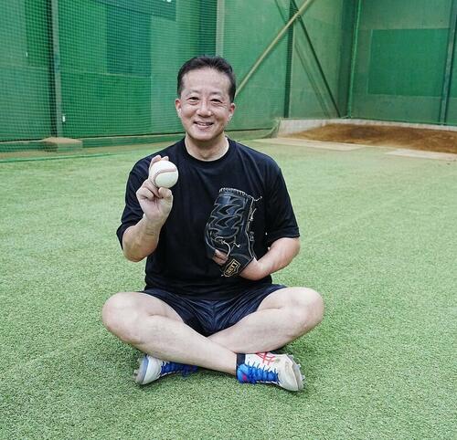 笑顔の小澤秀寿さん（撮影・小沢裕）