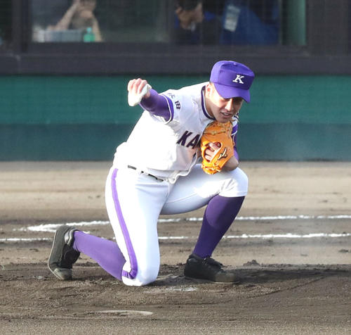 常葉大菊川対金足農 試合前、マウンド上で「侍ポーズ」を披露する金足農・吉田(撮影・垰建太)