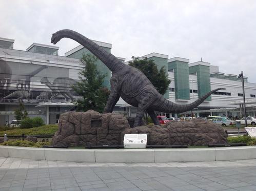 福井駅前の恐竜