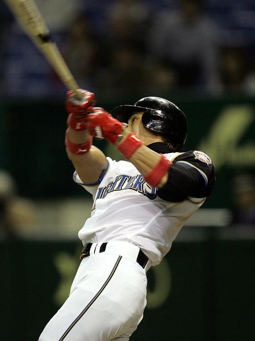 06年4月、新庄は日本ハム－オリックス戦で2号ソロ本塁打を放つ