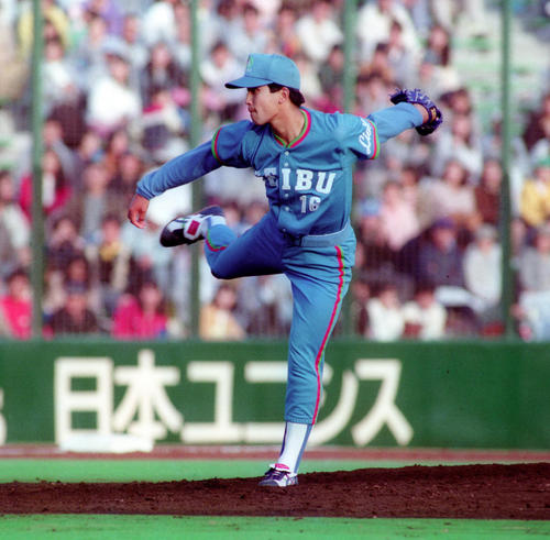 90年4月14日、ダイエー戦でプロ初登板した西武潮崎
