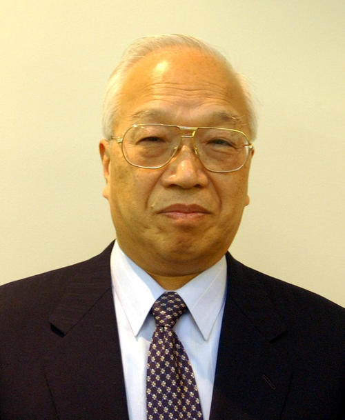 根来泰周さん（04年2月撮影）