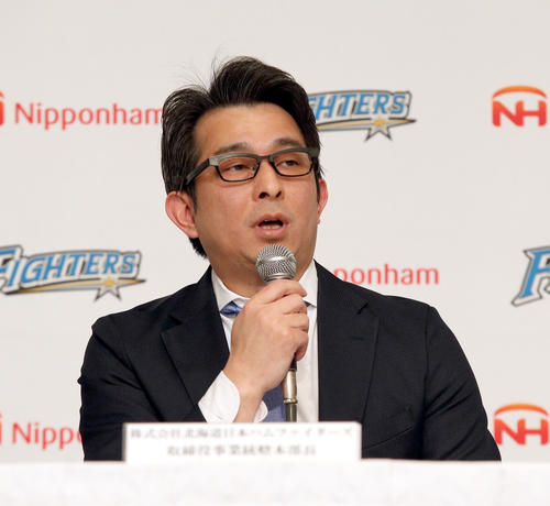 18年3月、会見で説明をする前沢賢執行役員事業統轄本部長