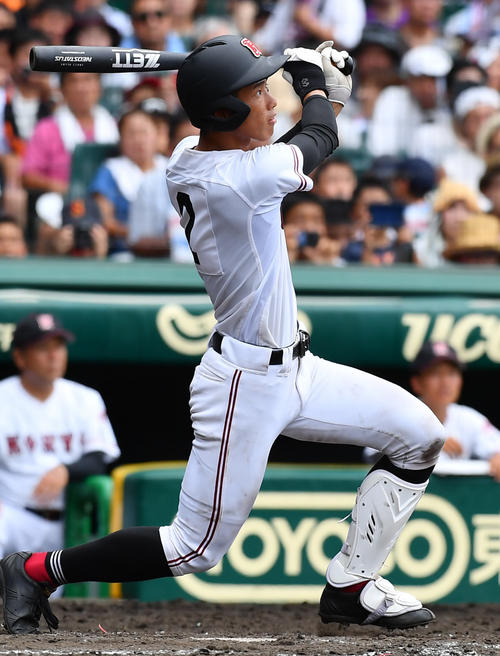 17年8月、天理戦で広陵の中村は大会6本目の本塁打を放つ