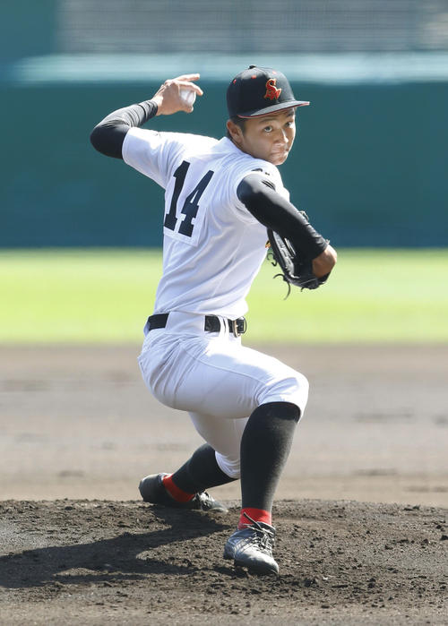 ３月３０日、智弁学園戦に先発した七俵（共同）