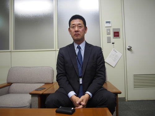名古屋市内の岡谷鋼機で働く坂本佳一さん（撮影・宮崎えり子）