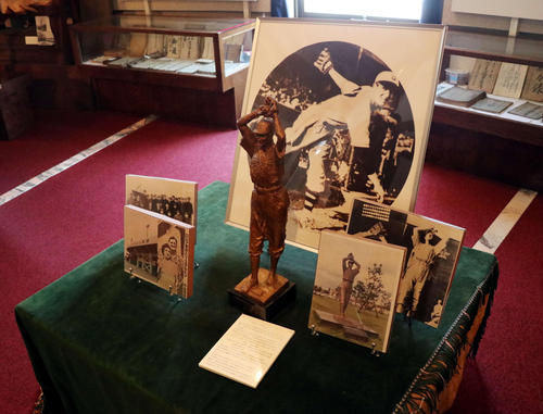 旭川東の五本松資料館にあるスタルヒン像や当時の写真