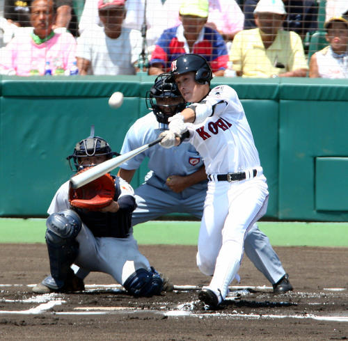 ０８年８月１２日、横浜戦の１回表、上本崇司は左越え先頭打者本塁打を放つ