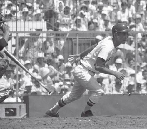 ７６年８月、夏の甲子園の高松商戦で打席に立つ銚子商・斉藤俊之