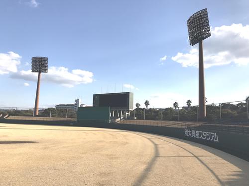 大分大会が開催される別大興産スタジアムの外野（撮影・浦田由紀夫）