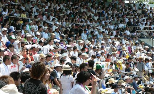 ０５年、天理対智弁学園戦は大勢の観衆が集まった