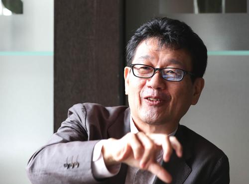 高校野球について熱い思いを語る作家の重松清氏(撮影・丹羽敏通)