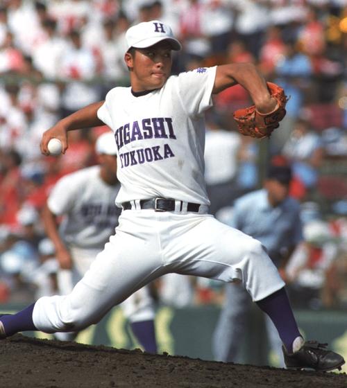 98年8月、豊田大谷戦で力投する東福岡・村田