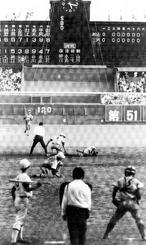 1969年決勝は松山商対三沢。延長18回0―0の引き分けとなり、語り継がれる名勝負に