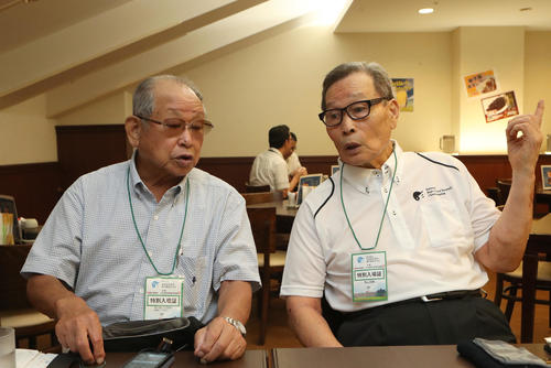 吉田義男氏（左）と中西太氏。甲子園のサロン蔦で