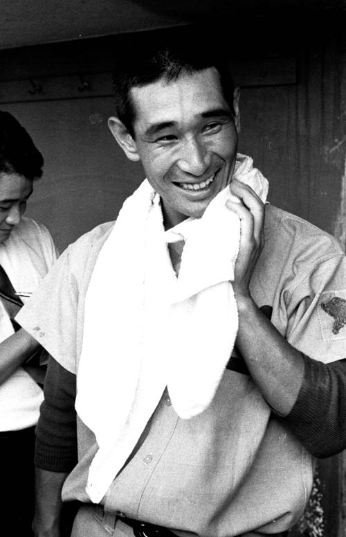 68年9月、立大戦で笑顔を見せる明大・星野
