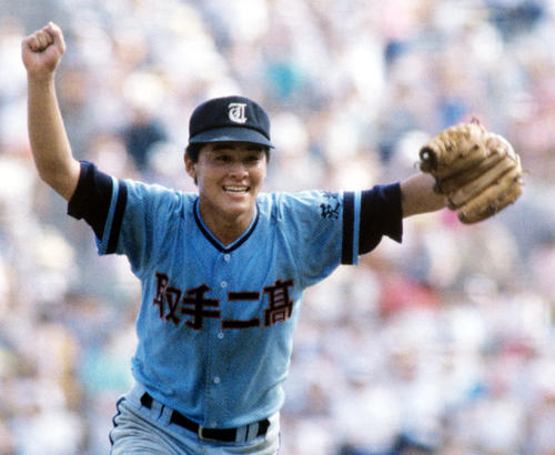 84年夏の甲子園決勝、初優勝を決め喜ぶ取手二・石田文樹