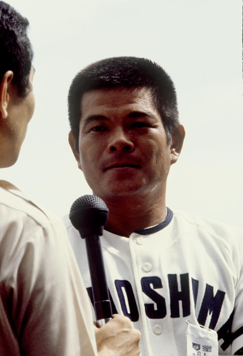 79年8月、夏の甲子園決勝で池田に勝利し、優勝インタビューに答える箕島・尾藤監督