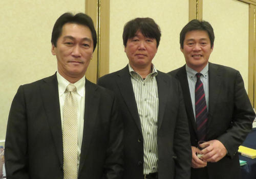 東北OBで同期の、左から中条善伸、佐藤洋、安部理各氏