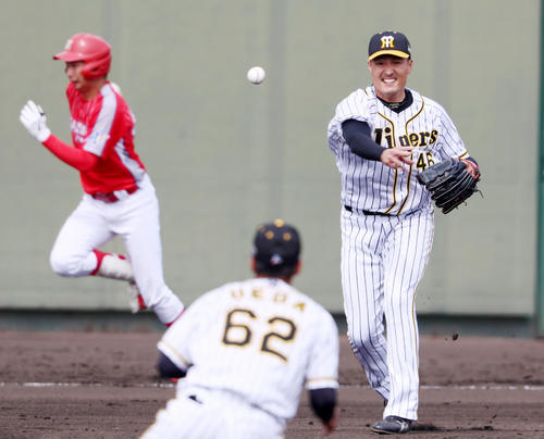 奈良学園大との練習試合に先発し無失点ピッチングを見せた秋山拓巳（2019年3月6日撮影）