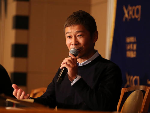 日本外国特派員協会での会見で、記者の質問に答えるZOZO社長の前沢氏(撮影・狩俣裕三)