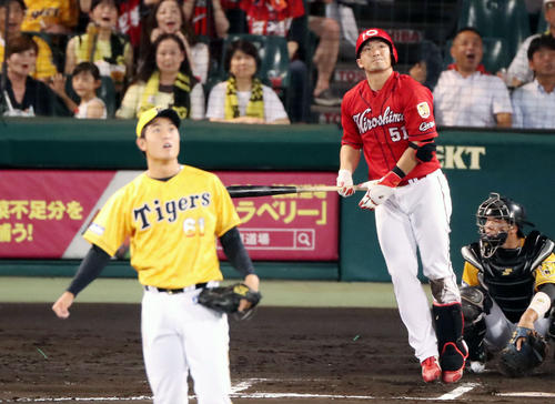 ６回表広島１死、鈴木誠也は左翼越えソロ本塁打を放つ（２０１８年７月２４日撮影）