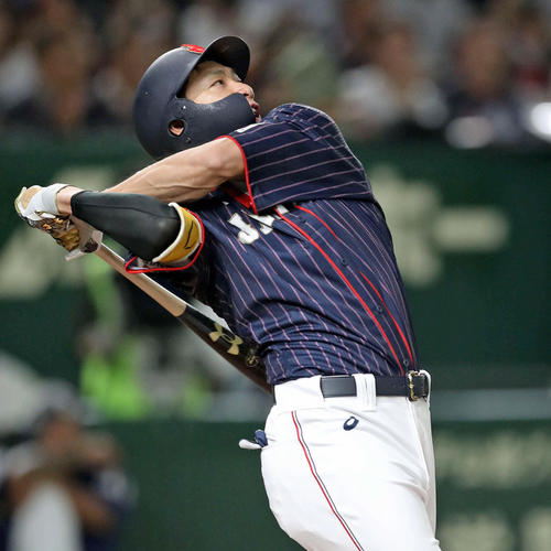 「2018日米野球」第2戦　2点本塁打を放つ柳田悠岐（2018年11月10日撮影）