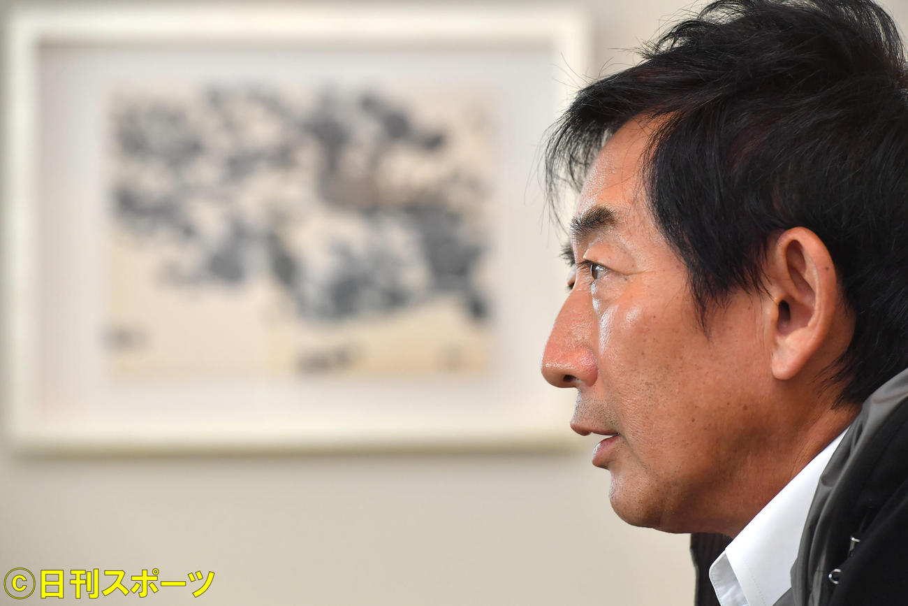 16年11月23日インタビューに答える石田純一