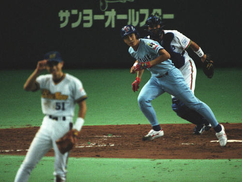 96年7月、オールスター第2戦で投手としてマウンドに上がったイチローに対して代打で打席に入った高津は遊ゴロに倒れる