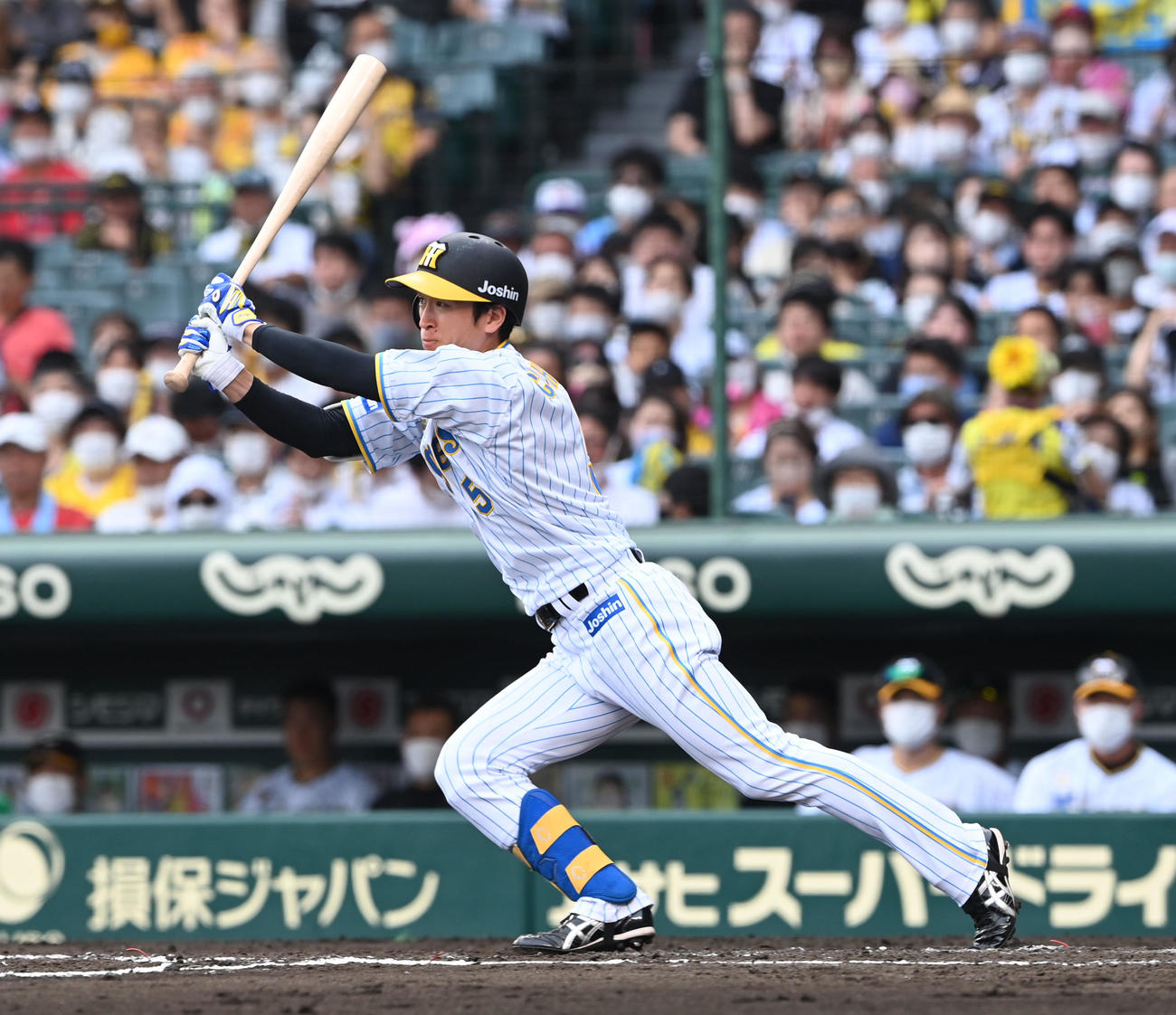 阪神対DeNA 7回裏阪神1死、近本は中前打を放つ（撮影・前岡正明）