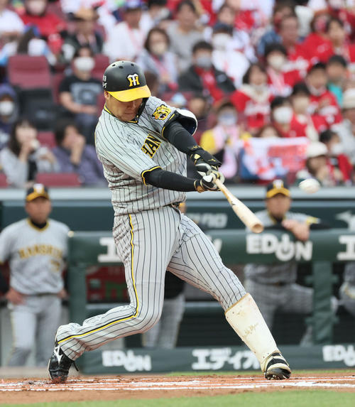 5日の広島戦で先制の2点本塁打を放つ大山（23年5月5日撮影）