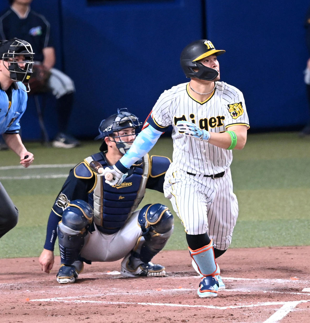 全セ対全パ　2回裏全セ1死、阪神佐藤輝は中二塁打を放つ（2023年7月19日撮影）