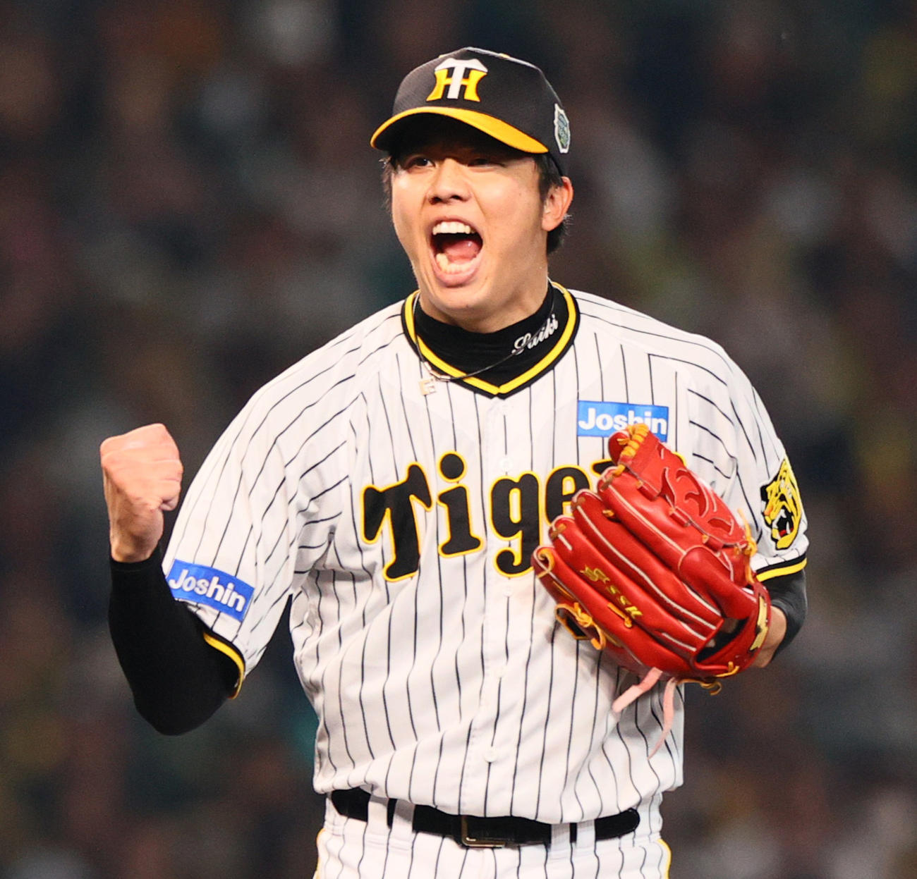 日本シリーズ第4戦、三振を奪い雄たけびをあげる才木（2023年11月1日撮影）