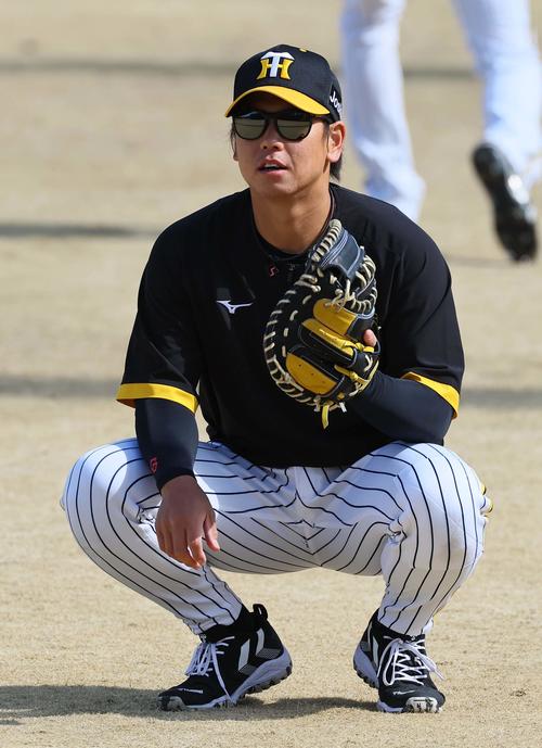 鳴尾浜球場でトレーニングをする梅野（2024年3月10日撮影）