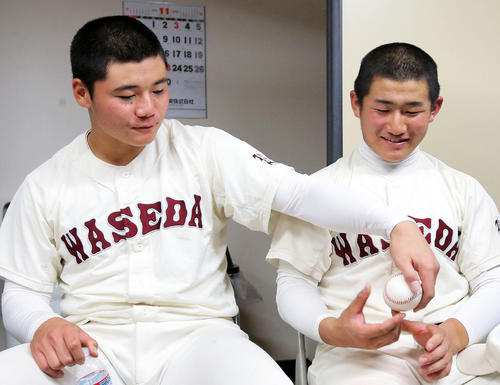 早実時代の清宮幸太郎（左）と野村大樹