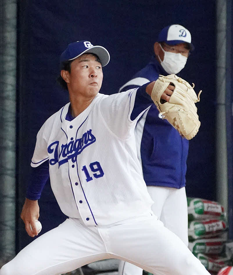 高橋宏斗（手前）（2021年2月11日撮影）