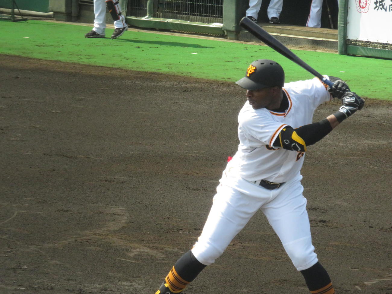春季教育リーグ　巨人西武戦　1回無死一塁、来日後初打席で四球を選んだ巨人グレゴリー・ポランコ外野手