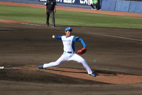 日本ハム対ヤクルト 6回にプロ初登板した日本ハム畔柳(撮影・木下大輔)