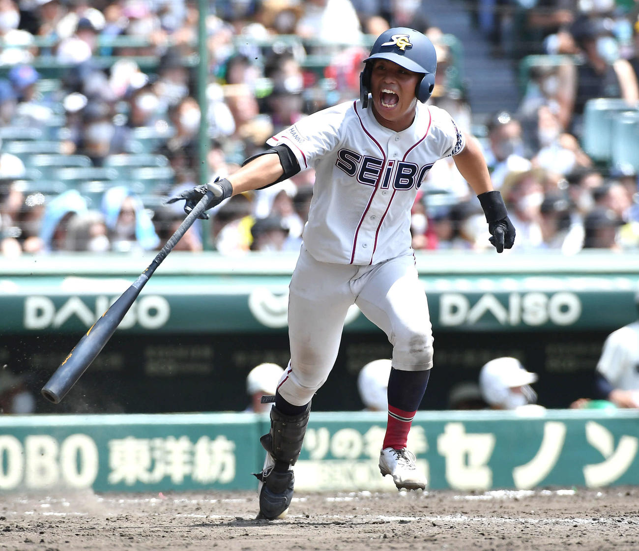 2022年8月10日、能代松陽対聖望学園　4回裏聖望学園2死二塁、左前適時打を放ち、雄たけびを上げながら駆け出す園山