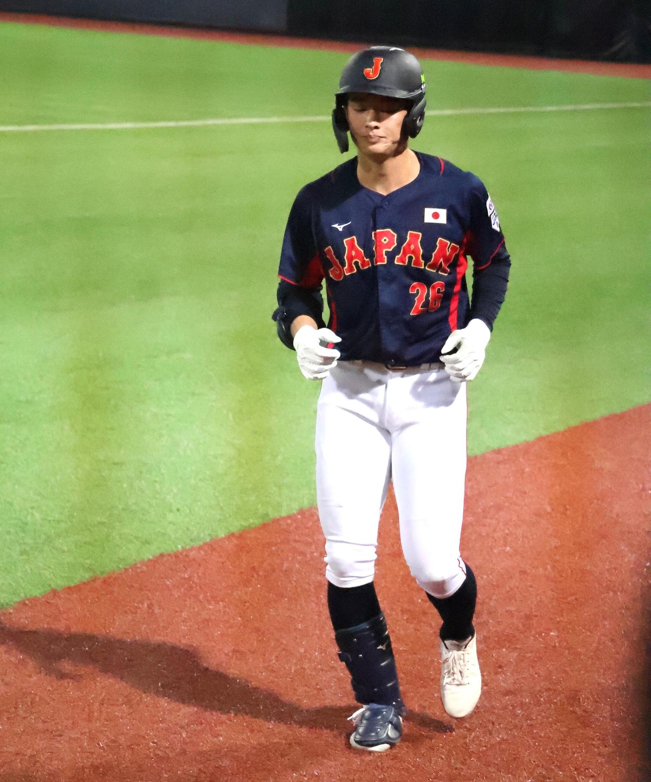 1回、一ゴロに倒れる丸田（撮影・柏原誠）