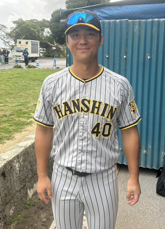 試合後にスマホを向けると気さくに撮影に応じてくれた井坪。関東第一の後輩、成長を期待したい（撮影・田村藤夫）