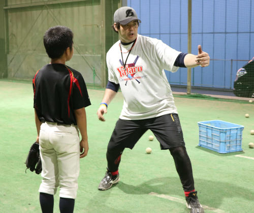 APベースボールワールドで指導する坂元弥太郎さん（撮影・佐藤成）